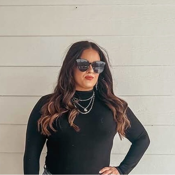 Kendra Scott Medallion Necklace - Picture 3 of 3